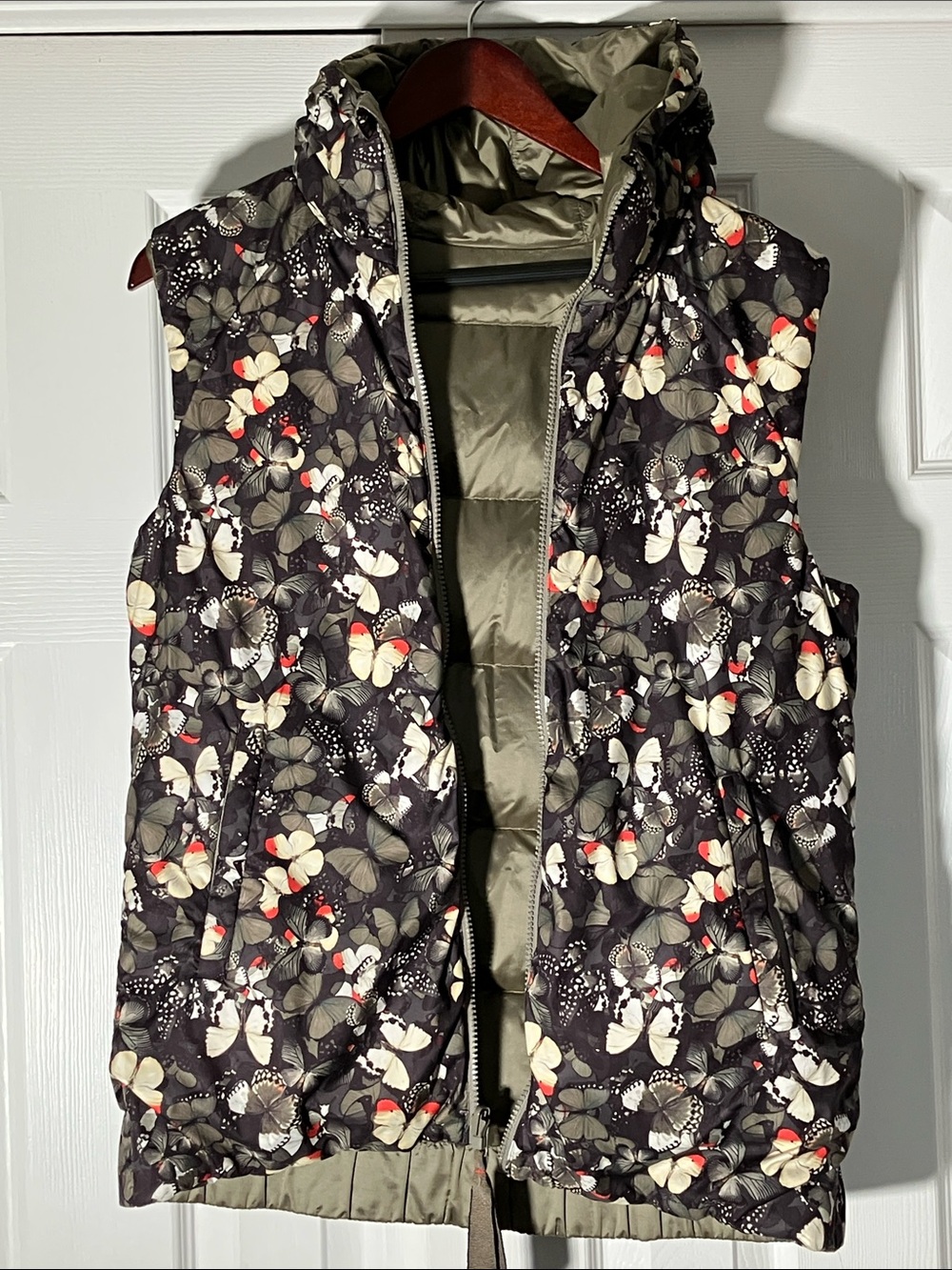 Lululemon 2-in-1 Reversible Puffer Vest - Butterfly Print / Olive